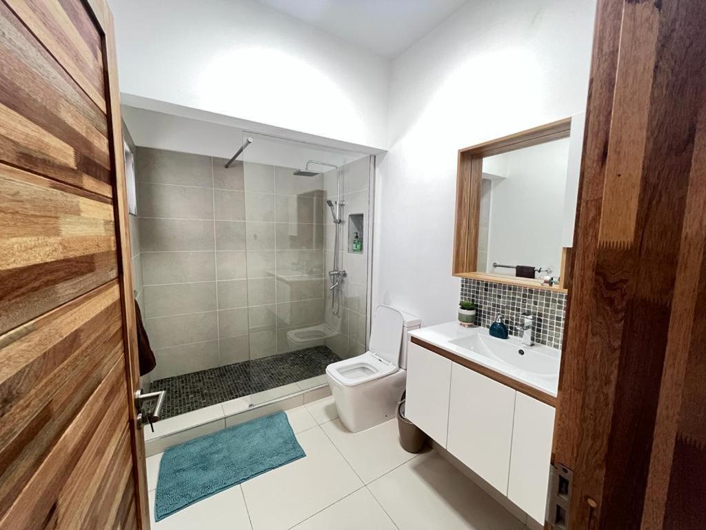 Azure 4 Bedrooms Haven Retreat: Where Tranquility Meets Turquoise Waters, Flic En Flac Mauritius Exterior photo